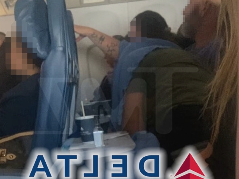 alleged mile high club couple comes under investigation in hawaii 68ad6aac99e77
