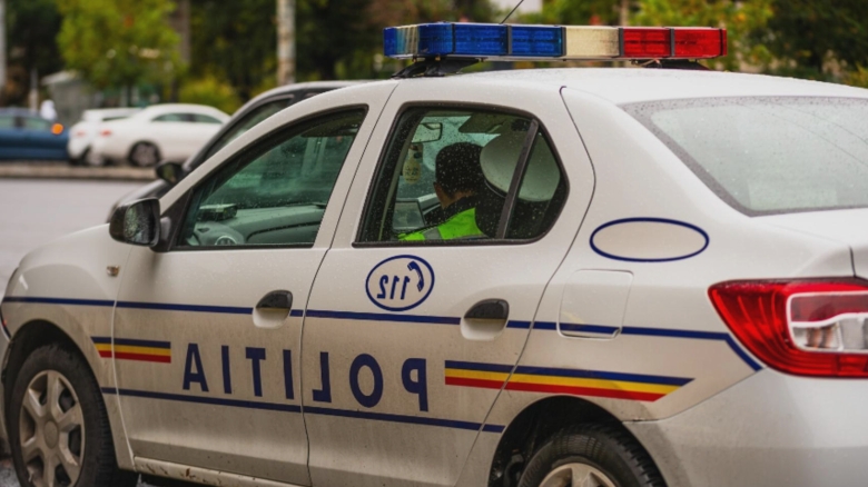 Atenție la moda virală: o tânără din Vrancea, amendată pentru apeluri false la 112 1 apel fals la 112 inspirat de un trend din mediul online adolescenta din vrancea amendata de politisti 68b14a0b43f3e