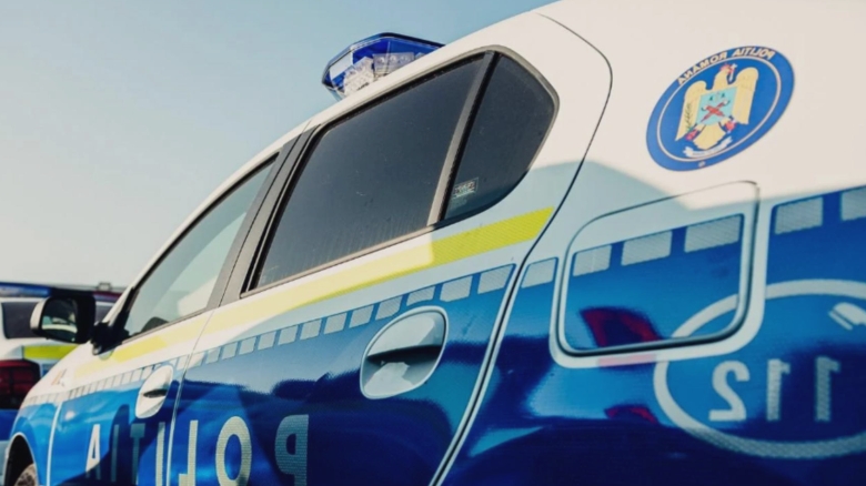 Bărbat arestat pentru abuzul brutal asupra unei pisici abandonate într-un tomberon, fără nicio șansă de salvare 1 barbat prins in timp ce schingiuia o pisica intr o ghena de gunoi animalul a murit iar individul a ajuns in arest 68a95eb0b176a