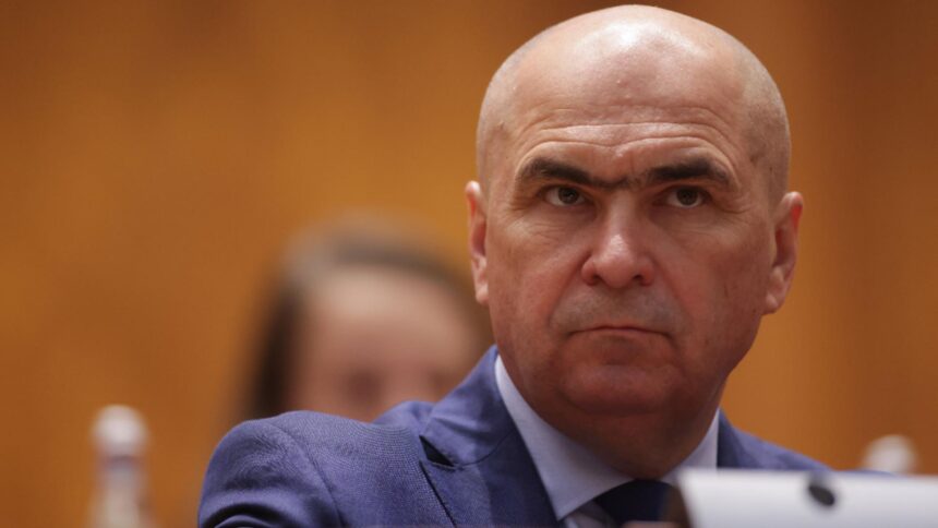 Bolojan, fără ezitare, în fața provocării: premierul afirmă că românii îndură, însă criticile sunt doar un spectacol mediatic 1 bolojan tupeu incredibil la motiune romanii sufera premierul spune ca motiunea e doar de dragul criticilor 68bd88be4fd9d