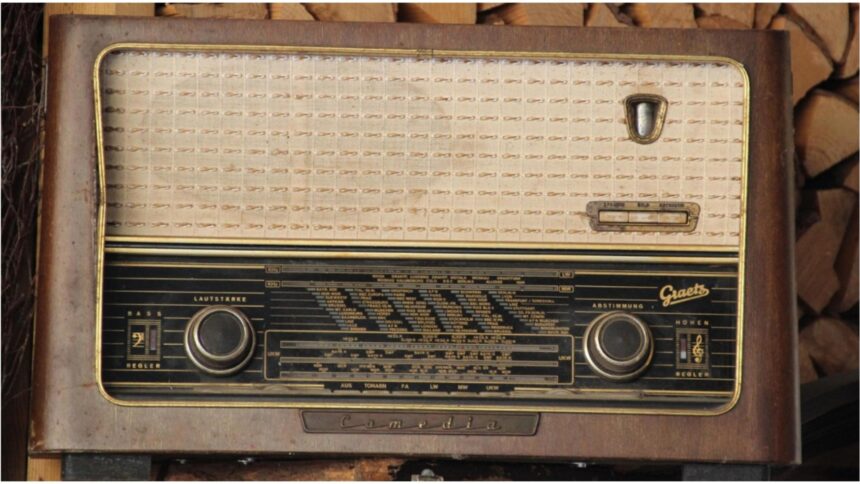 tragedie in sectorul 2 al capitalei un copil de 7 ani a murit electrocutat in timp ce se juca cu un aparat radio 68cd7a650959e