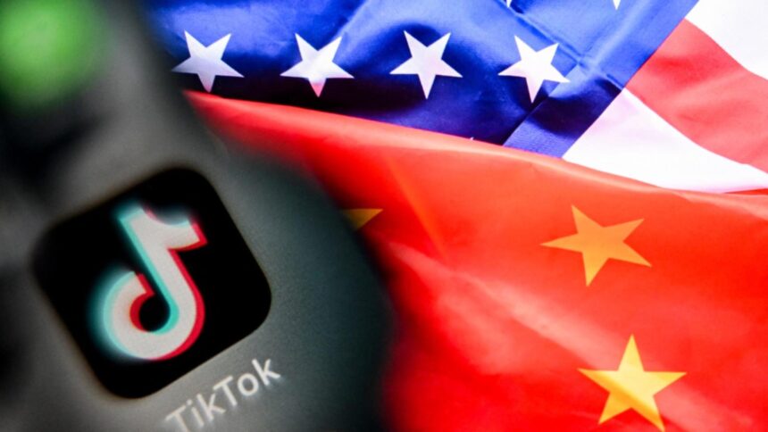 trump a semnat ordinul prin care aproba functionarea tiktok in statele unite dar sub control american tranzactia evaluata la 14 miliarde de dolari 68d6f4feda185