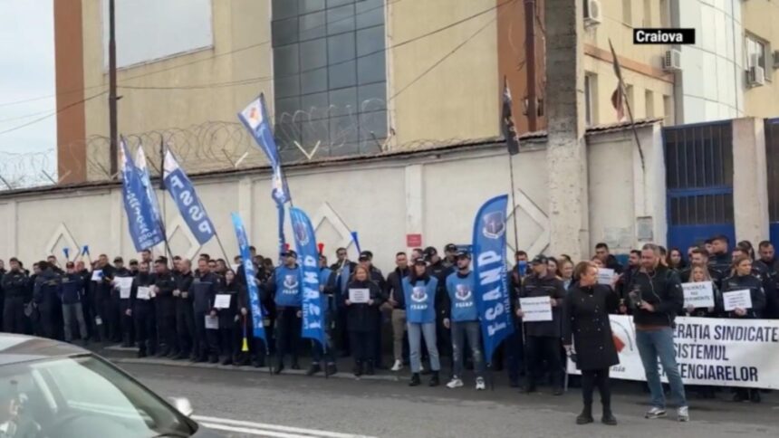 bolojan inchide centrul de detentie gardienii ies in strada 68e7ecfdbd63c