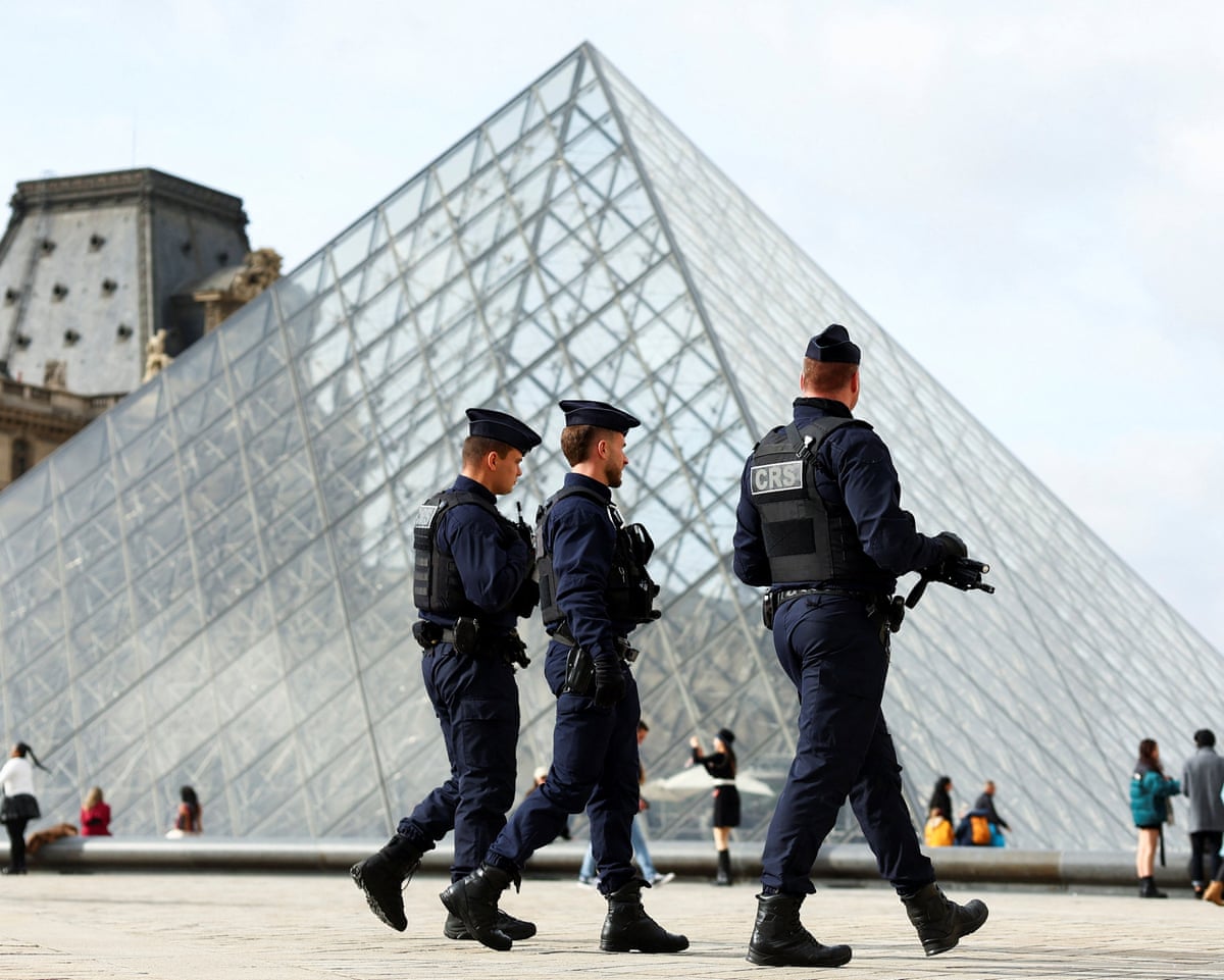 five new suspects arrested over louvre robbery french radio reports 69031cf574e63