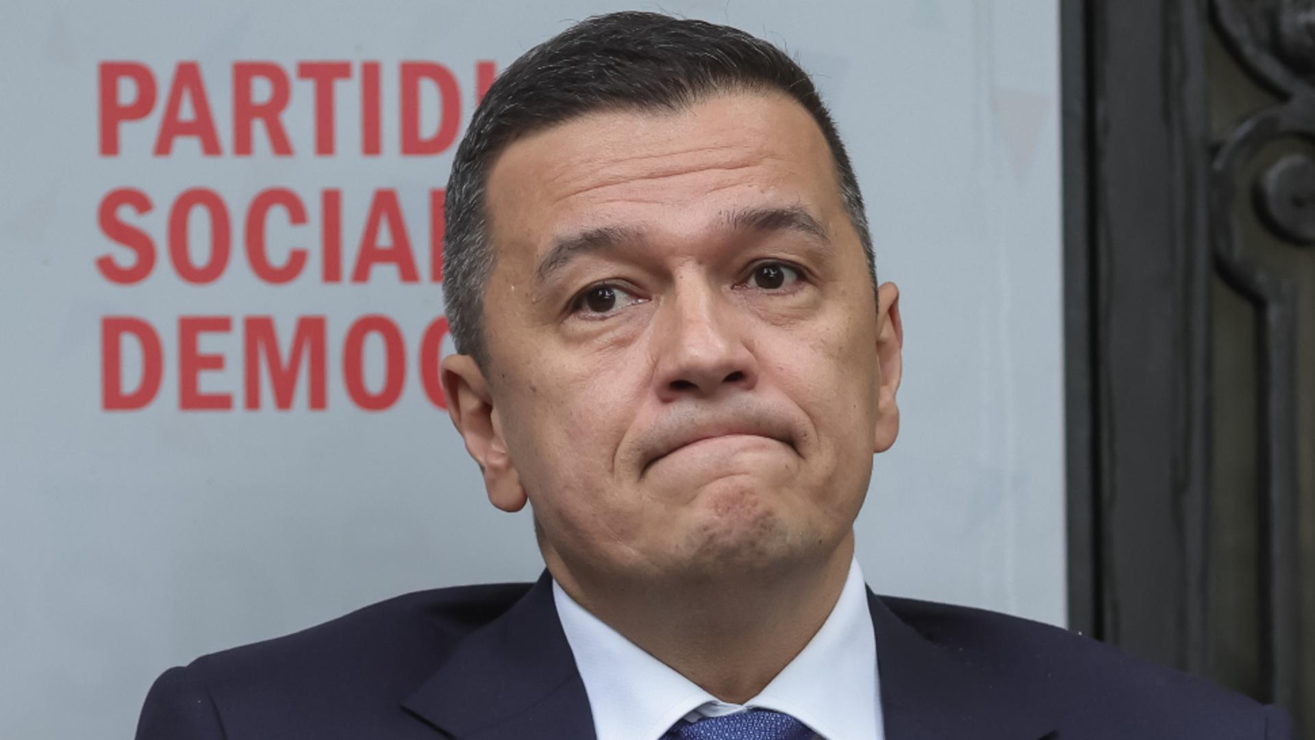 Sorin Grindeanu îi întinde o mână lui Titus Corlățean după abandonarea candidaturii pentru conducerea PSD: „Îmi doresc să fie parte din echipa mea” 1 gestul lui sorin grindeanu fata de titus corlatean dupa retragerea acestuia din cursa pentru sefia psd vreau sa faca parte din echipa mea 68fbb55fd3cd1