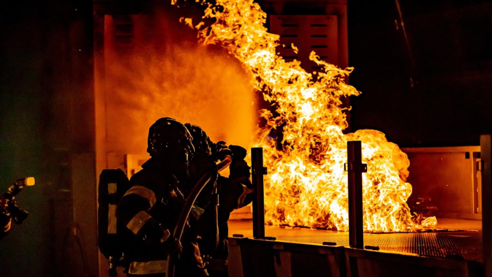 incendiu urias intr un bloc de 10 etaje 4 persoane si au pierdut viata in lyon 68f5f83f318c5