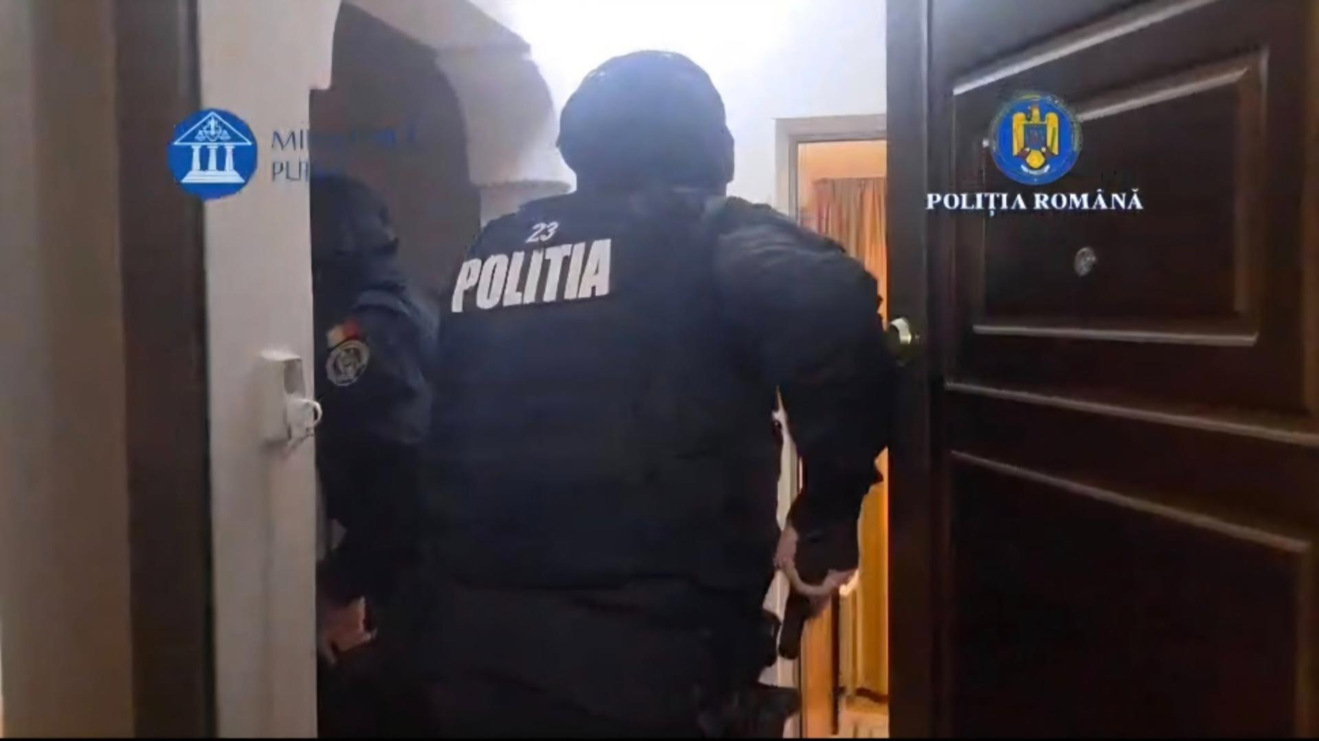 barbat suspectat de pornografie infantila ridicat de procurorii diicot victima este o fetita de 13 ani 6926cd3c33831