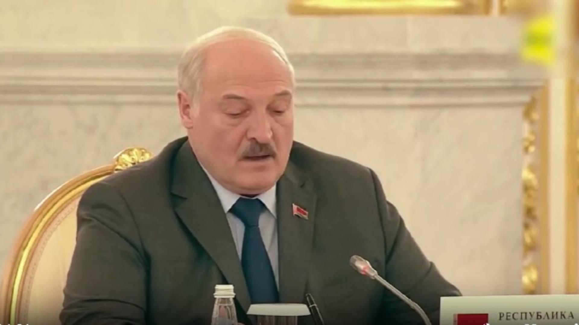 dictatorul belarusului isi ridica fortareata de lux langa rusi 6909e6a7b34d9