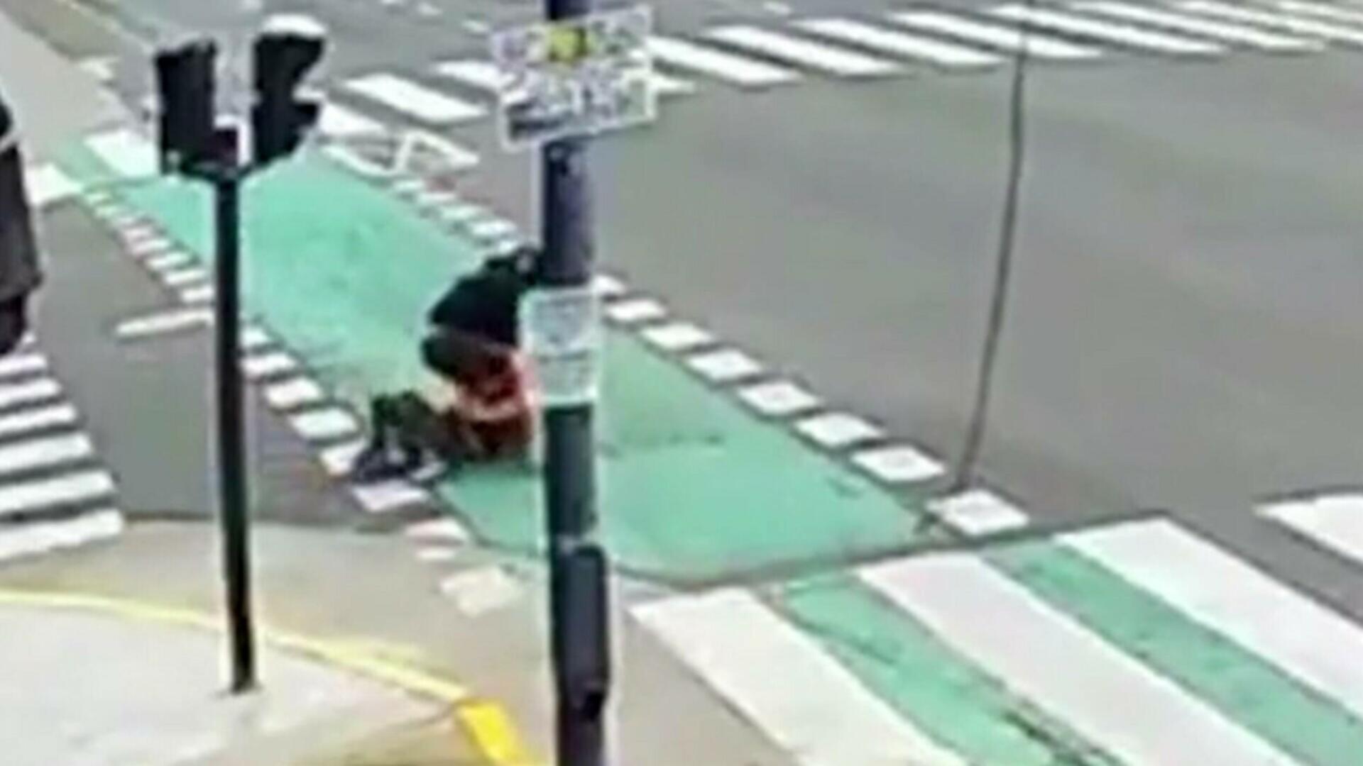 doi hoti cu motocicleta au esuat spectaculos dupa ce au incercat sa jefuiasca o turista reactia femeii a devenit virala 691dbe9f5e446