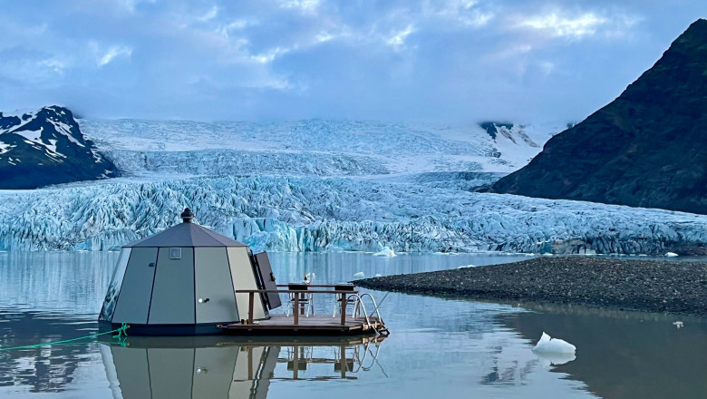 galerie foto o bijuterie ascunsa in groenlanda de est cabana plutitoare care ofera experienta unei evadari complete 691c0d842092c