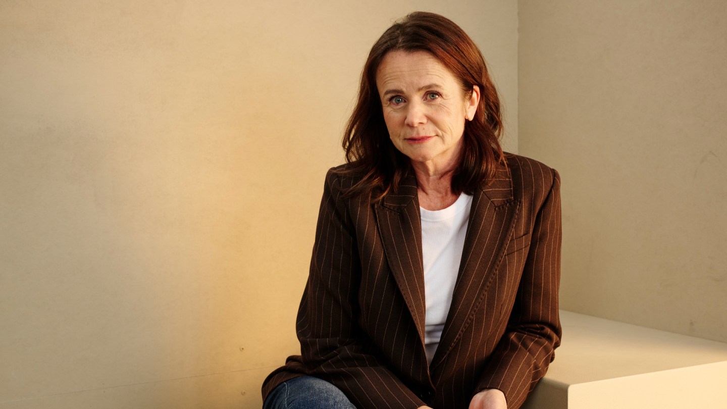 Emily Watson, vedeta din 'Hamnet' și 'Dune: Prophecy', va fi distinsă cu premiul Richard Harris la BIFA 1 hamnet dune prophecy star emily watson to receive bifas richard harris award 6925b960a8390