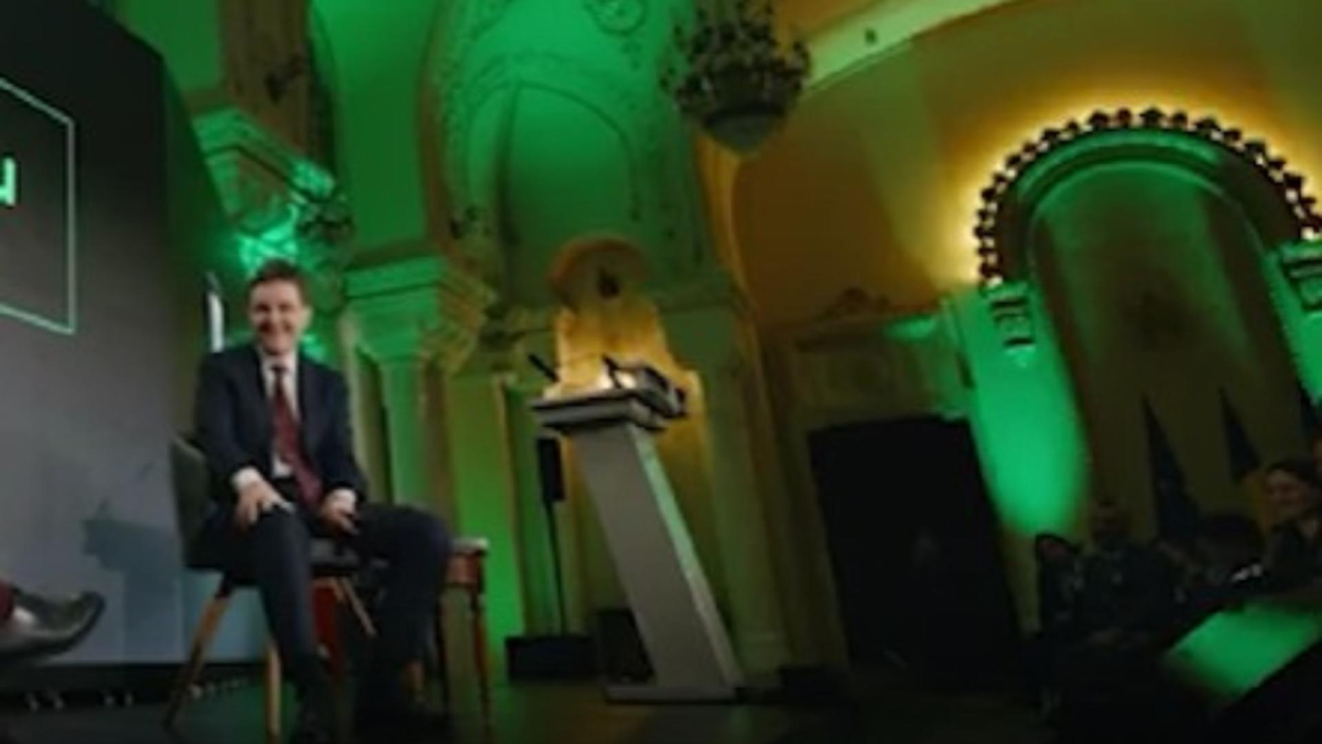 Nicușor Dan îl înlocuiește pe Orban cu un consilier virtual. Ce surprize aduce inteligența artificială 1 nicusor dan l a inlocuit pe orban cu inteligenta artificiala cum arata consilierul ai 6925c6e4ed61f