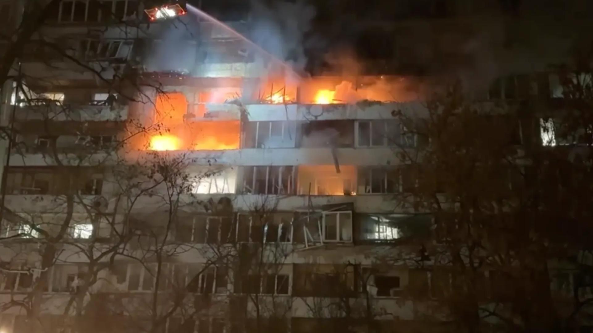 razboi in ucraina ziua 1371 atac devastator asupra kievului rusia loveste cu rachete si sute de drone sute de blocuri in flacari live