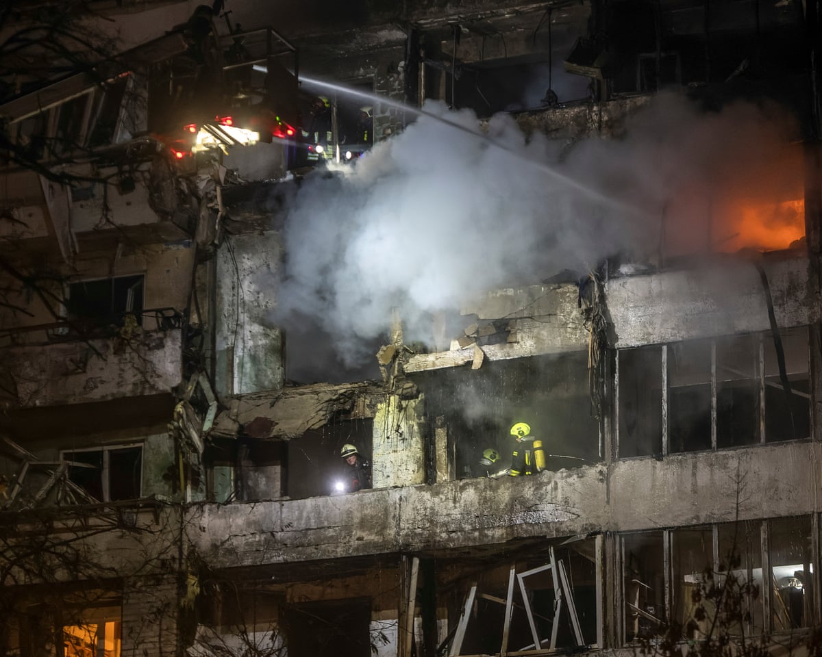 Atacuri devastatoare ale Rusiei asupra Kievului, în timp ce începe o nouă rundă de negocieri de pace mediate de SUA 1 russia launches deadly strikes on kyiv as new us brokered peace talks begin 69257f0151520