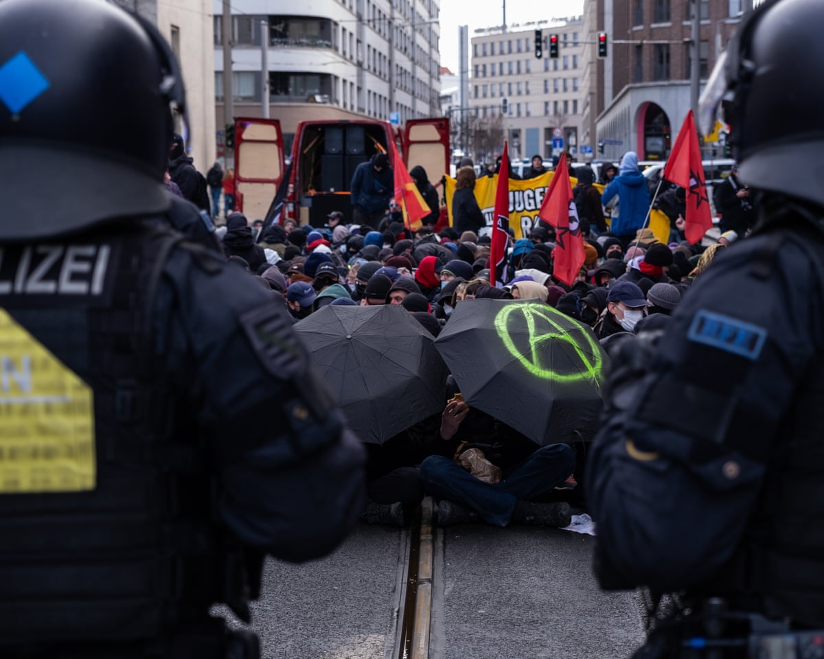 seven alleged members of german far left group go on trial over attacks 692570f53855c