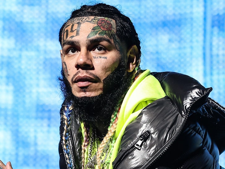 tekashi 6ix9ines home invaded by 4 gunmen mother held against her will 691b21c3095ac
