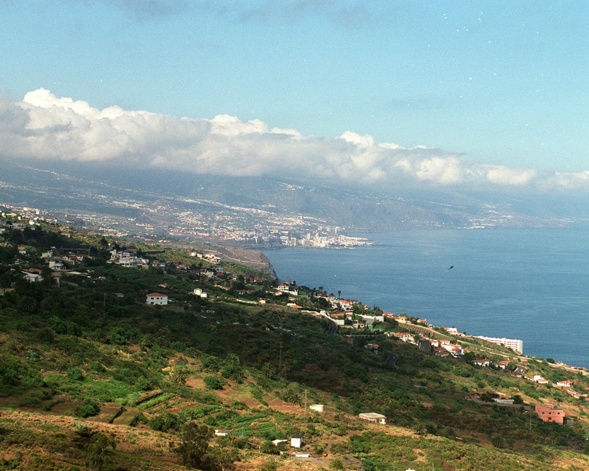 three dead and 15 hurt after rough seas pull people into the ocean in tenerife 69108b3dd2b29