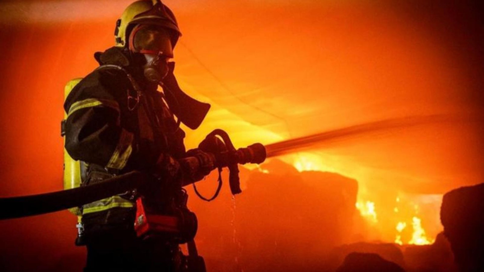 explozie provocata in urma unei scurgeri de gaze la o butelie intr un bloc din iasi un barbat a suferit arsuri 693518fc77b5d