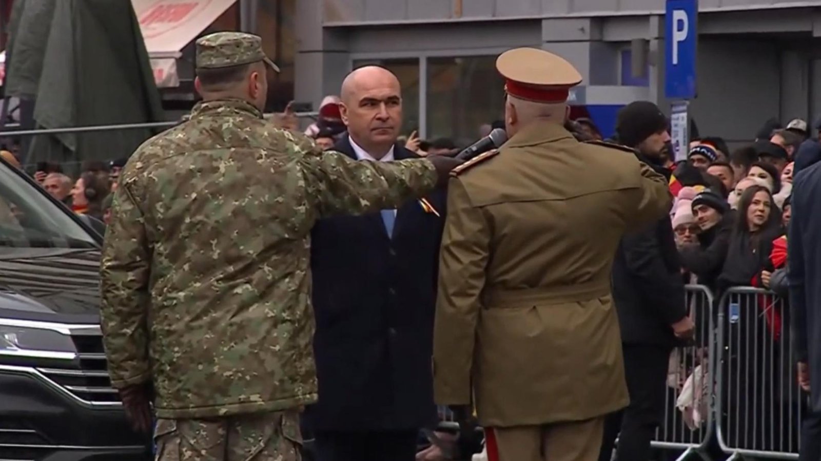 huiduieli fara precedent la alba iulia la adresa premierului ilie bolojan video 692d8b5329eee