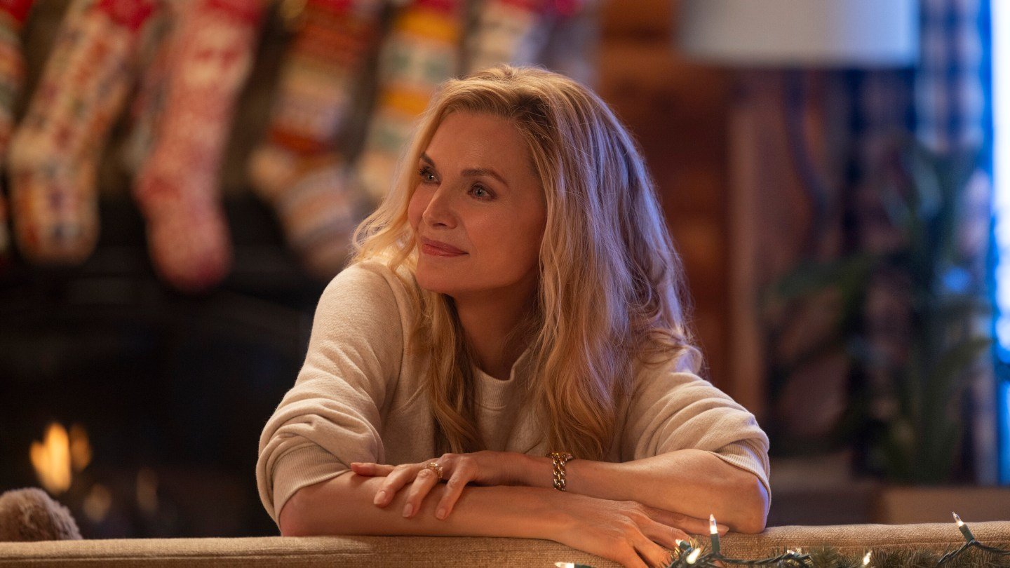 oh what fun review michelle pfeiffer in michael showalters generic holiday ode to underappreciated moms 692f9b9752570