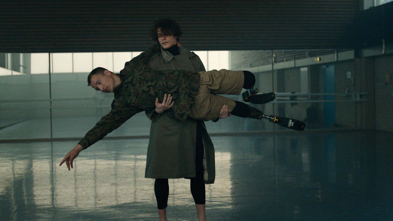 sarah jessica parker produced doc front row about ukrainian ballet dancers lands release